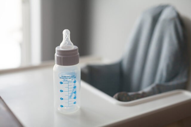 How Much Should My Baby Eat? A Feeding Guide by Age
