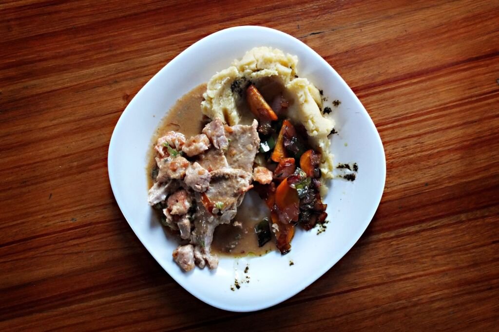 A balanced dinner plate includes proteins, vegetables, and grains