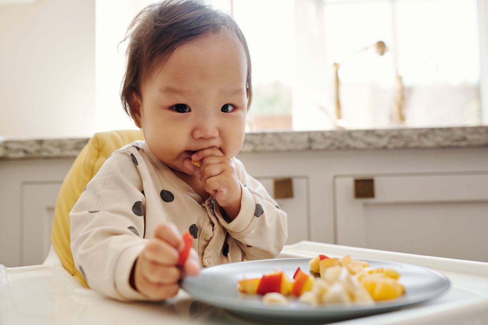 How to Introduce Your Baby to Solid Foods Safely